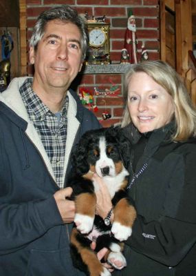Bretton Woods and the Gasper Family.
Marty and Jan Gasper take home Bretton Woods.  His new name is Gordie.
